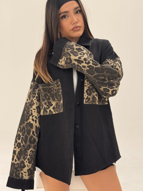 Campera gabardina con animal print - Imagen 3