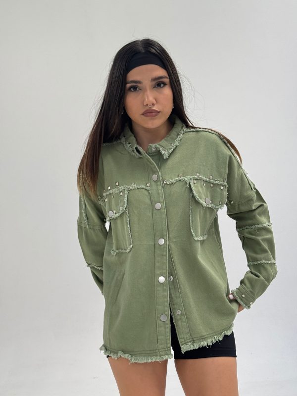 Campera gabardina con tachas